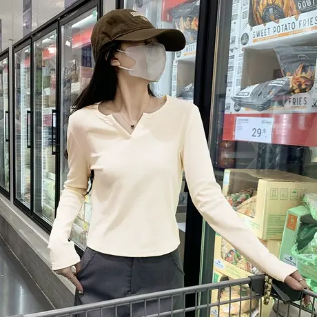 KWV真维斯长袖t恤女2025春秋新款v领设计上衣修身显瘦内搭打底衫图片