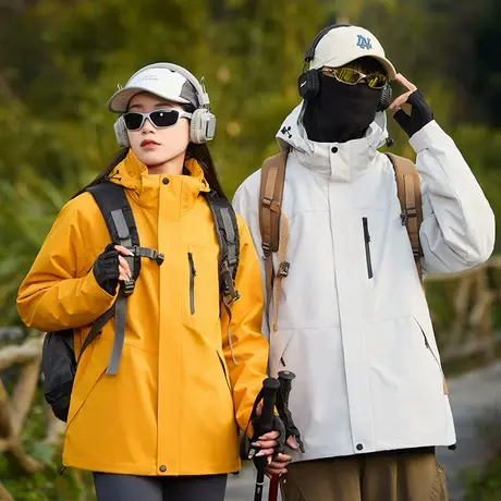 回力山系三合一冲锋外套男女春秋季2025新款防风工装登山夹克上衣图片