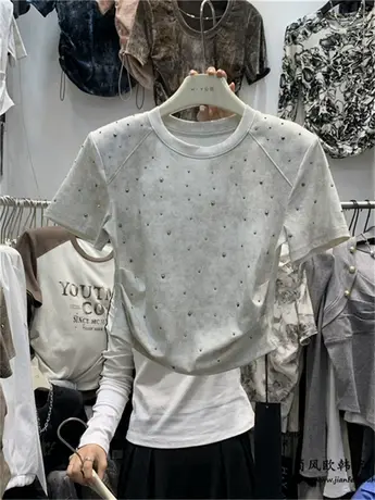 韩国东大门2024春夏新款重工闪闪烫钻侧边压褶显瘦短款气质垫肩T图片