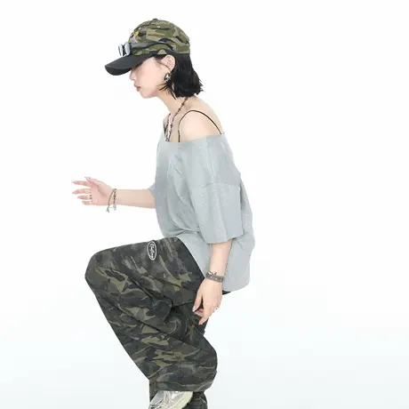 2025夏季新款一字领斜肩短袖T恤女纯色宽松甜辣风露肩半袖上衣图片