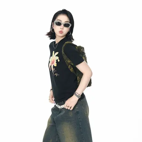 2025夏季新款正肩短款短袖T恤女创意印花ins辣妹风修身半袖上衣图片