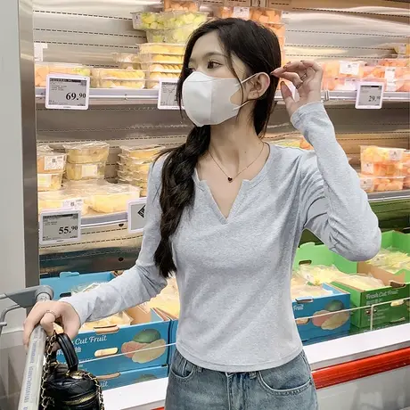 KWV真维斯长袖t恤女2025新款早秋v领修身设计感上衣内搭打底衫商品大图