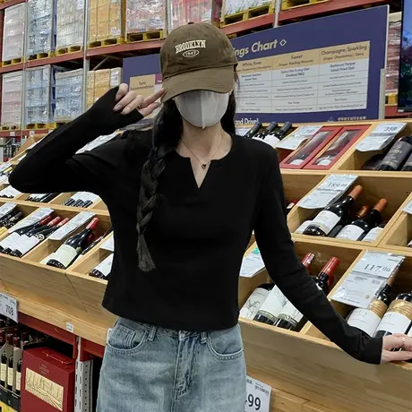 KWV真维斯正肩长袖t恤2025新款女秋季v领显瘦修身设计感短款上衣商品大图