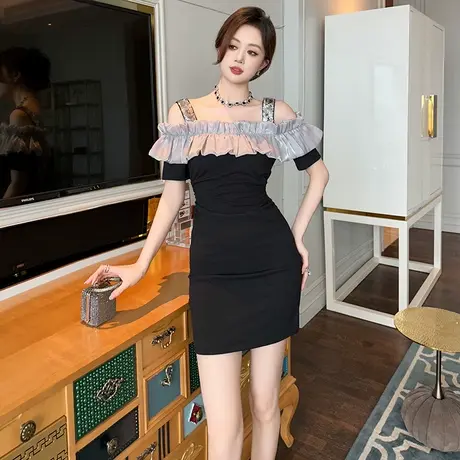 法式减龄露锁骨背带包臀连衣裙夏季显瘦修身赫本风高腰短款小黑裙商品大图