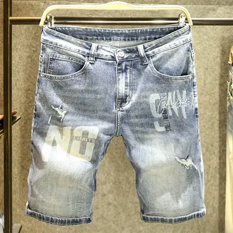 夏季浅色破洞牛仔短裤男潮牌印花宽松五分裤潮男帅气百搭马裤薄款图片