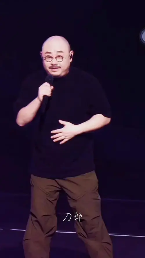 刀郎成都演唱会罕见跳舞!