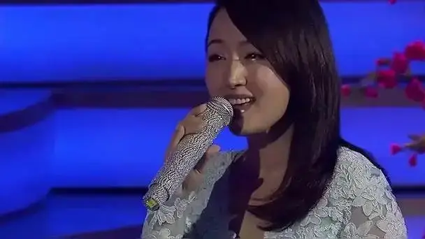 杨钰莹54岁再绽光彩,赖文峰怀旧直播引发热议