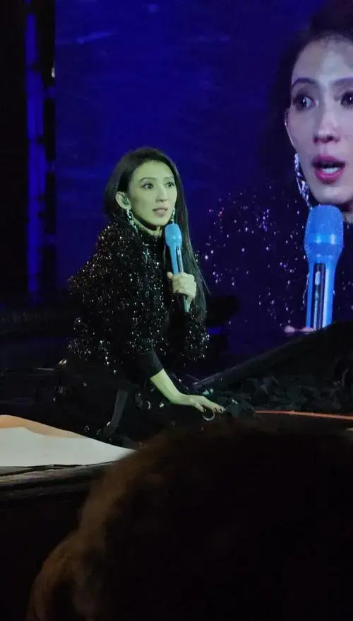 戴佩妮演唱会:才女的魅力与挑战