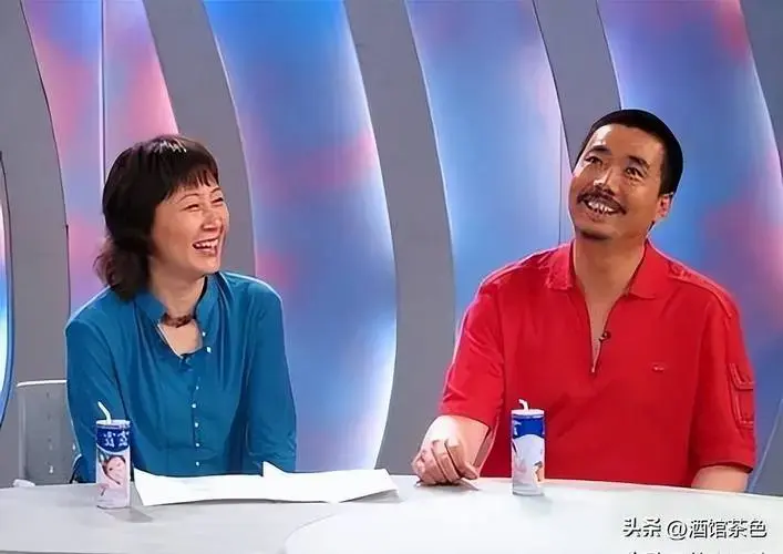 他脑袋灵活,写出来的段子总能精准戳中观众笑点,渐渐在圈内小有名气.