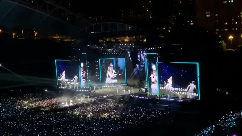 2024「张韶涵」世界巡回演唱会哈尔滨站《淋雨一直走》