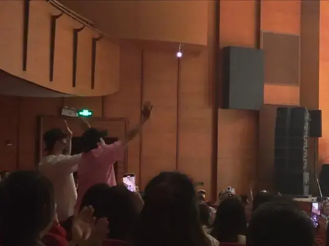 扬名立万音乐剧二轮首场偶遇陈赫邓超