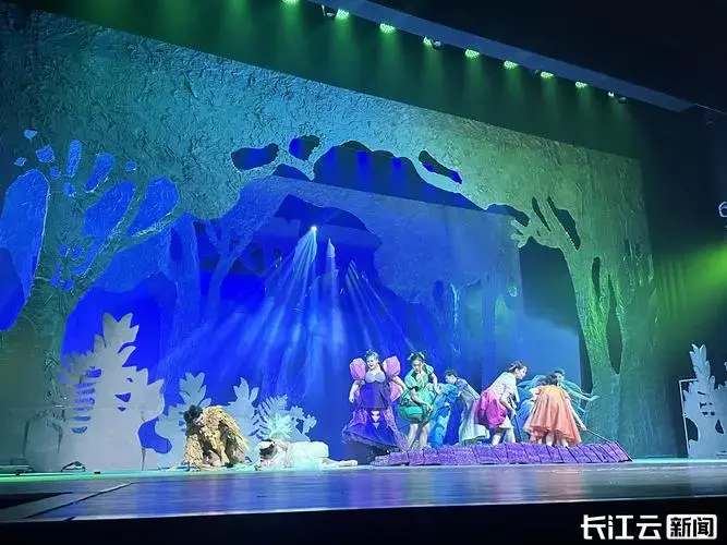 湖北原创儿童剧《一起飞》今天在首义剧场首演!开启奇幻成长之旅