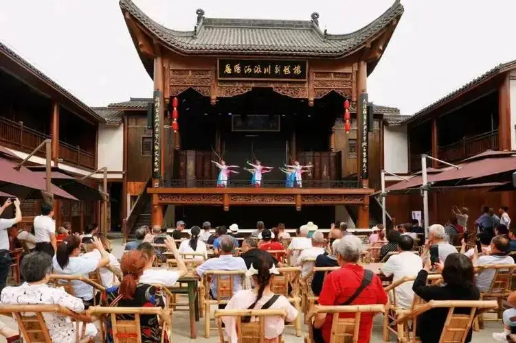 嘹亮的歌声,唱出对祖国的无限热爱与祝福,用歌声传递时代精神,共同