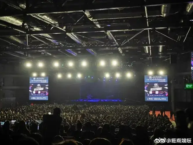 雅miyavi巡回演唱会#雅miyavi登上海舞台,演唱会现场水泄不通,爆满