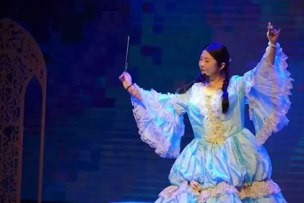 儿童舞台剧《灰姑娘与水晶鞋》精彩上演!