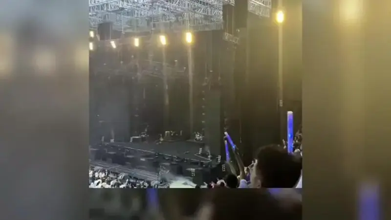 伍佰苏州演唱会唱了整场,太累了没有唱《突然的自我》,最后粉丝