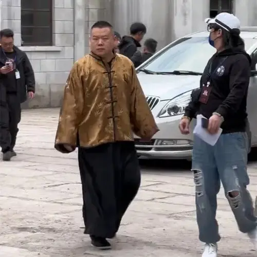德云社岳云鹏发文,晒剧照引网友热议,岳云鹏不愧是德云一哥