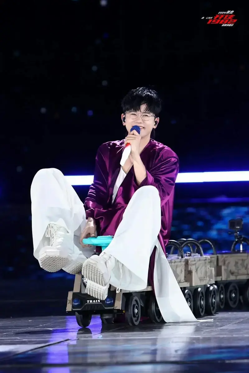 张杰 #张杰官宣世界巡演 #张杰1982列车 #巡演 南宁 - 抖音