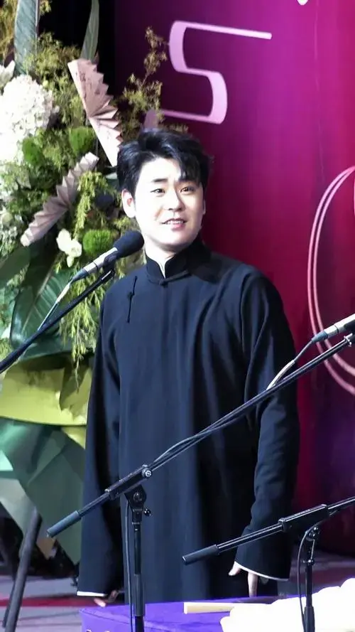 张云雷相声专场,三个大哥轮番捧哏