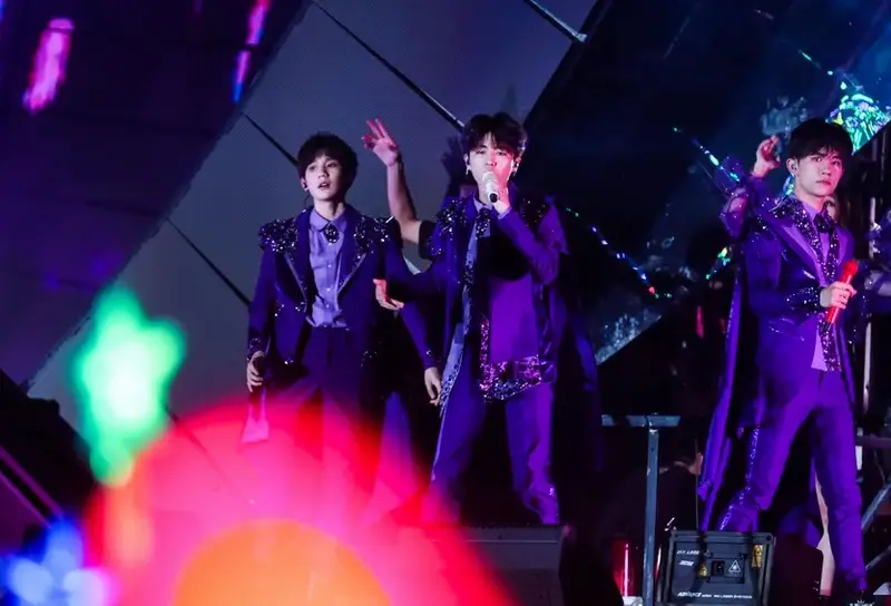 tfboys五周年演唱会在工人体育场完美落幕 现场梦幻视效火力全开