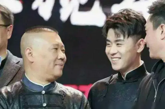 德云社内幕揭秘 岳云鹏遭整蛊 张云雷父亲独特例外