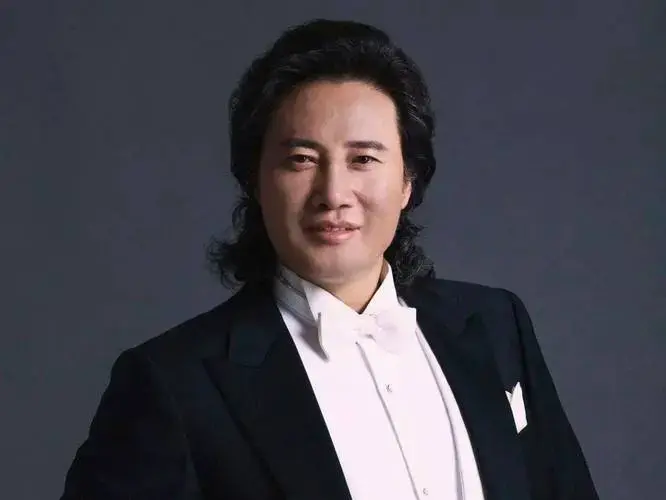 戴玉强,男高音郑州大学河南音乐学院院长.