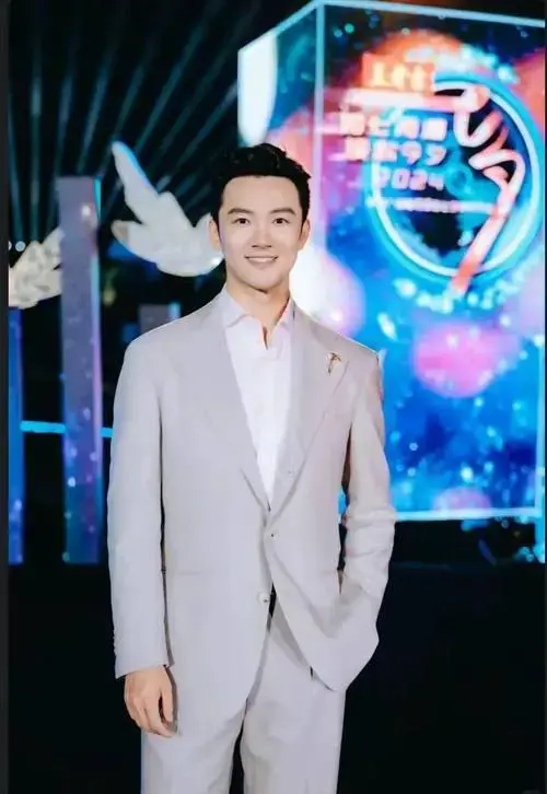 春晚舞台上的颜值担当:张韬的魅力与成长_观众_节目_都能