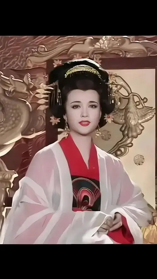 刘晓庆再着武则天经典扮相,炒冷饭还是艺术新诠释?