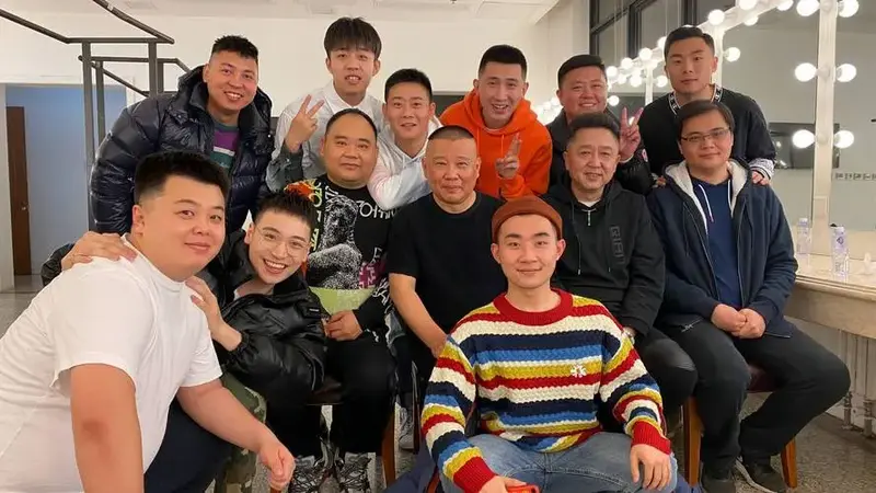 德云社杨鹤通一张照片,引起粉丝热议,德云社准备开箱了吗?