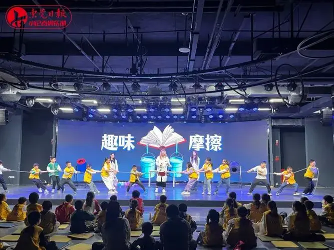 周末遛娃新选择!小记者周末营,边学边玩,还能上报纸
