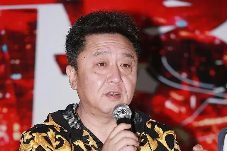 于谦马场露面,容颜沧桑引热议 德云社的相声泰斗于谦在自家的北京马场