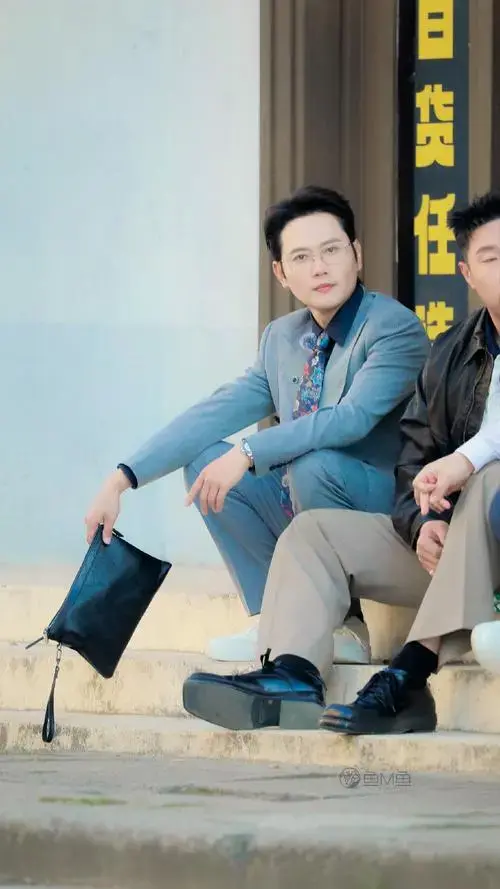 孟鹤堂德云斗笑社路透##孟鹤堂德云斗笑社西装路透