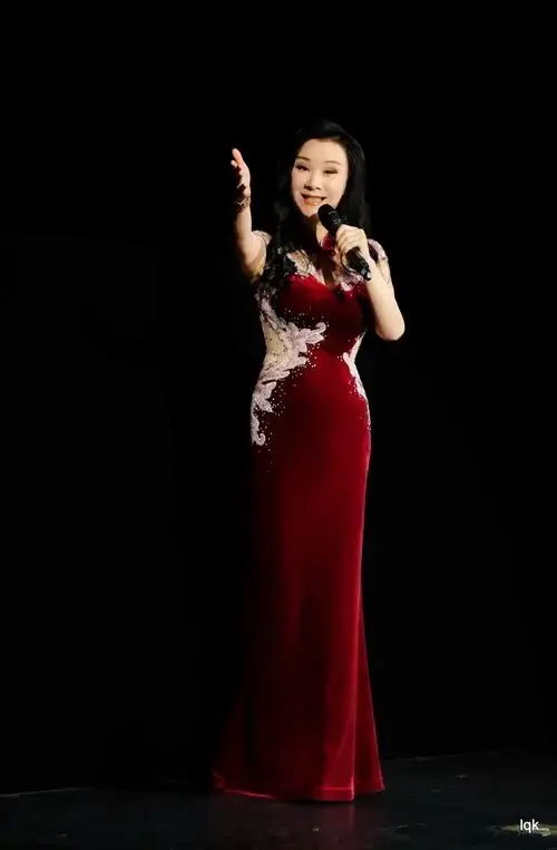 许志英应邀出席邓丽君诞辰66周年全息演唱会并倾情演绎