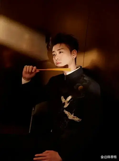 张云雷惊艳亮相音乐盛典!成立乐队要当歌手,跨界合作越来越普遍