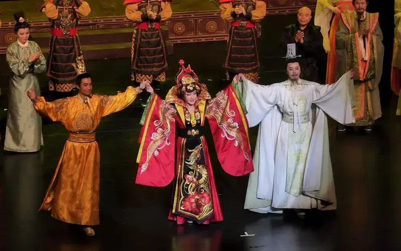 刘晓庆话剧《武则天》长沙站谢幕视频