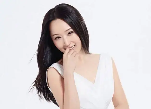 人气稳定后,杨钰莹举行了个人演唱会,依然一票难求