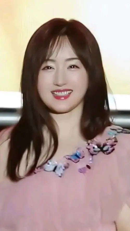 杨钰莹《让我轻轻的告诉你》人美歌甜!太好听了!甜而不腻!