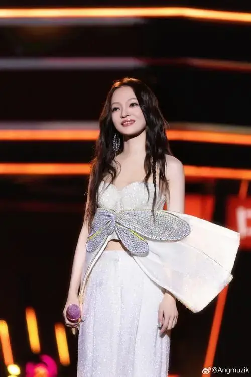 张韶涵在湖南卫视跨年晚会上又又又又又有神仙舞台了!