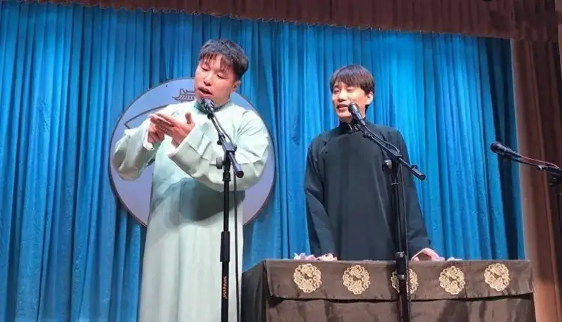 德云社何九华新年开箱首演,和副总烧饼搭档,还真被孔云龙说中了
