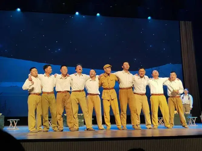 新疆科技学院原创话剧《立地顶天》首演成功_观众_建设者_使命