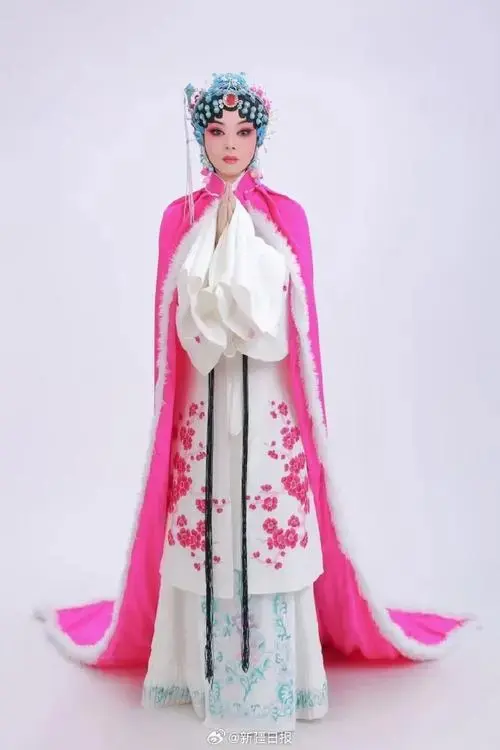 【天山脚下开