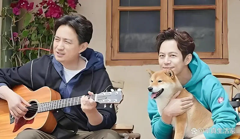陈妍希看话剧与何炅黄磊合影,离婚不到一月就成