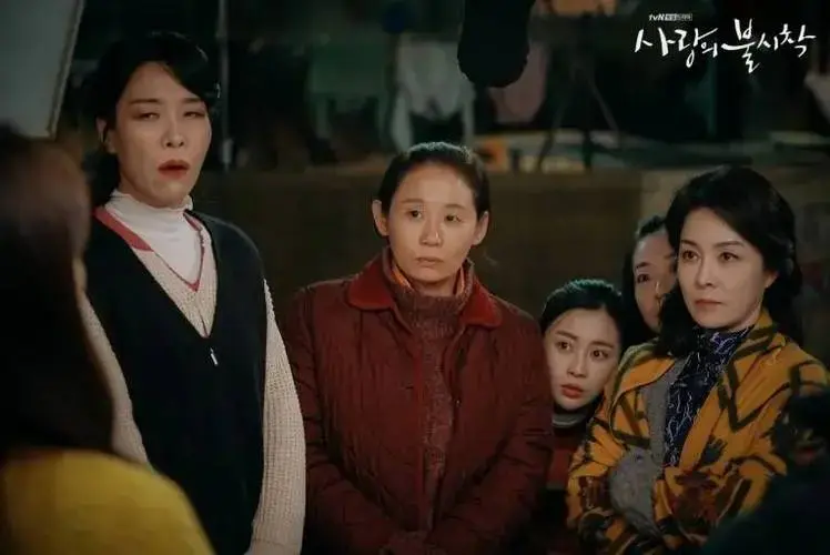 从默默无闻到演技封神,49 岁金善映的逆袭之路_表演_话剧_小角色