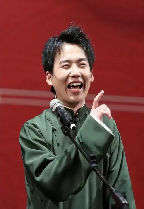 德云社新星郭麒麟获央媒认可,赢得郭德纲更高评价