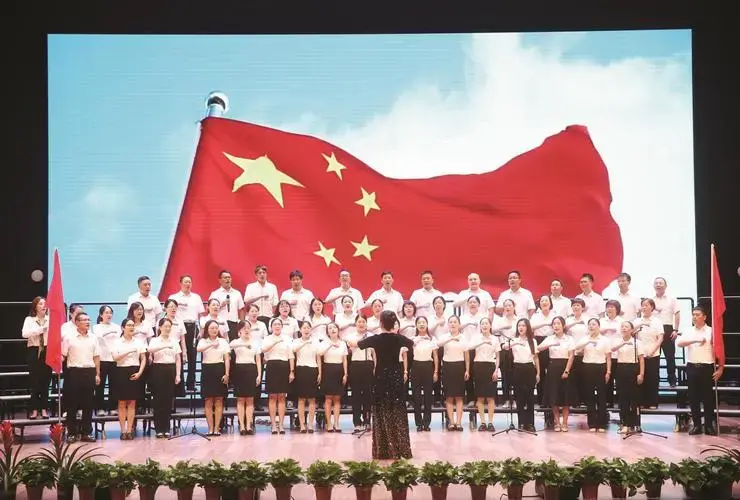 唱响经典歌曲 点燃爱国热情