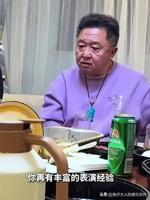 德云社于谦聚餐照曝光!52岁活成人生赢家,三大秘诀藏不住了