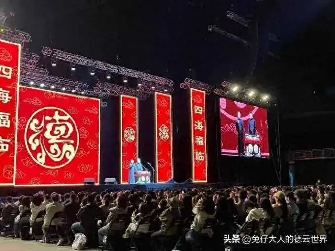 德云社韩国专场圆满落幕,演员深夜晒照引热议,万人专场座无虚席