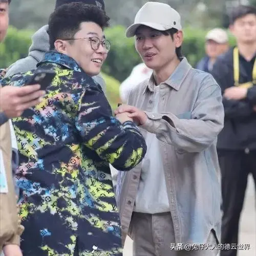 德云社长沙专场完美落幕,孟鹤堂舞台表现惊艳,周九良现场提出质疑