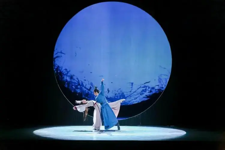 在美国首演,《花木兰》惊艳全场