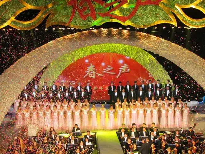 这组照片是在辽宁歌剧院,辽宁交响乐团演出的春之声2012新年音乐会上